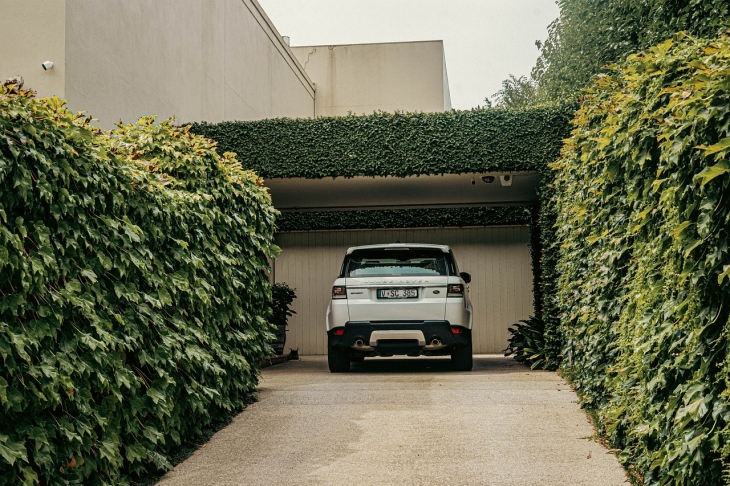 Identifiez les causes fréquentes des inondations dans les garages, découvrez des solutions pour les prévenir et les étapes à suivre en cas d’urgence. Préservez votre garage et vos biens avec des stratégies adaptées dès aujourd’hui.